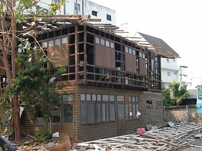 เราบริการรับซื้อบ้านไม้เก่า รับซื้อไม้เก่า รับประเมินราคาก่อนขาย